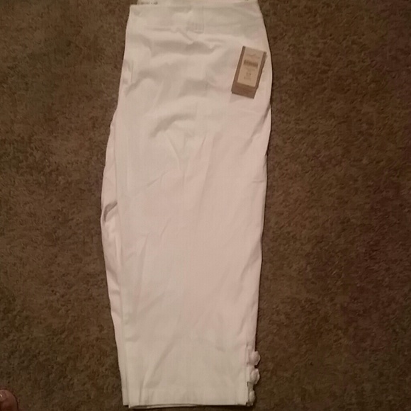 NWT White Coldwater Creek Capri pants