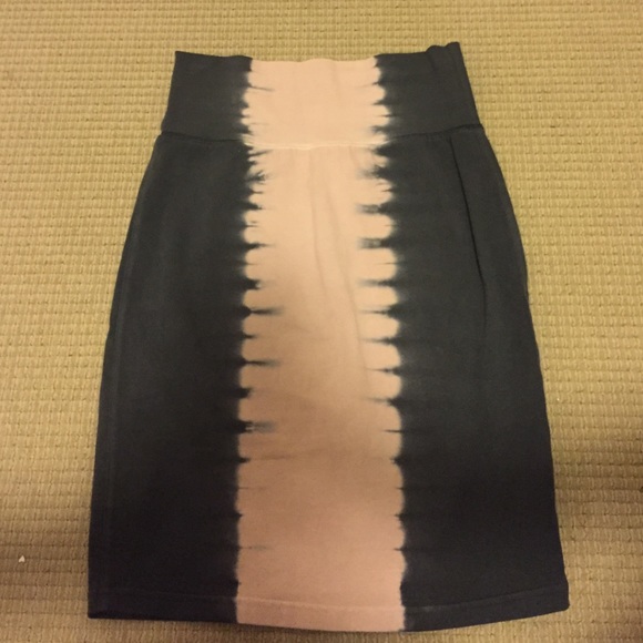 Aritzia Wilfred medium bodycon skirt!