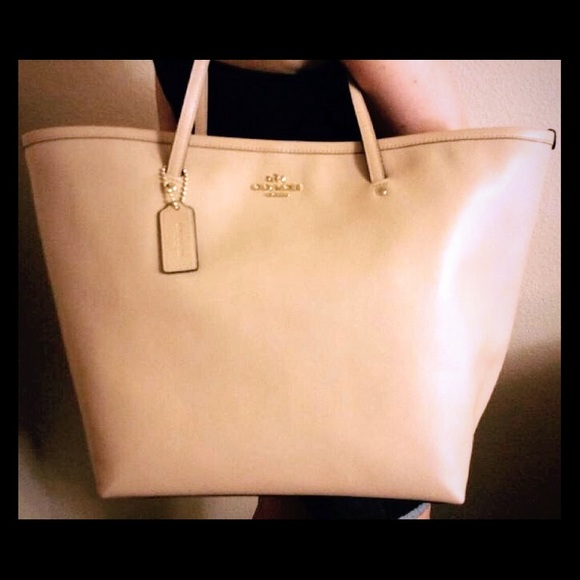 Authentic Brand New Coach Large Taxi Tote 💝💝💝
