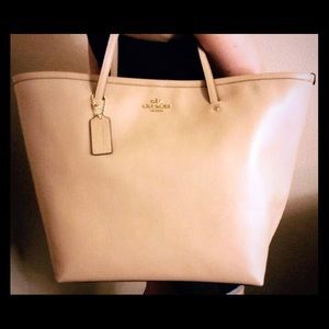 Authentic Brand New Coach Large Taxi Tote 💝💝💝