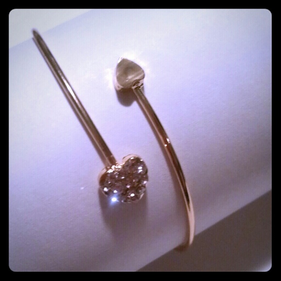 Gold tone double heart bracelet