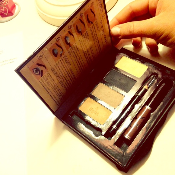 Shades of brown eyeshadow makeup plate!