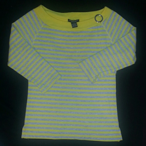 Cute yellow top