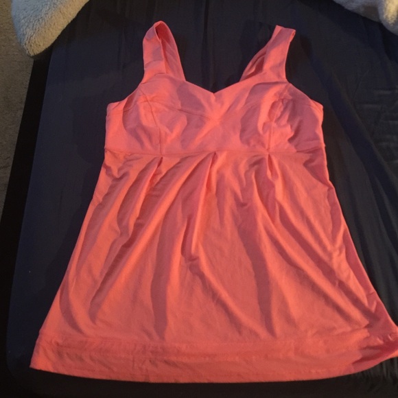 Lululemon coral colored tank top with pull tie