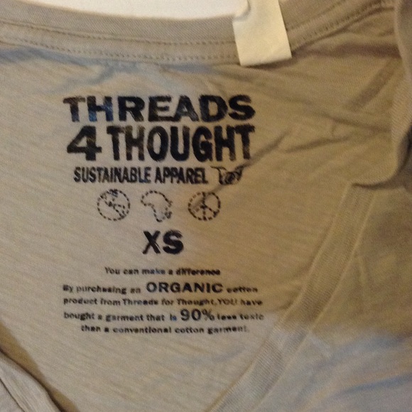 🌟3 for $15🌟Heart Design T-Shirt - Picture 3 of 3