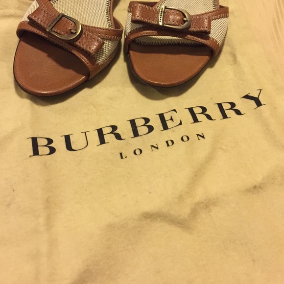 Burberry kitten heels - Picture 3 of 4