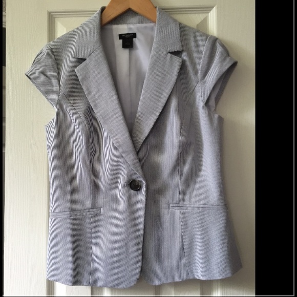 Ann Taylor seersucker short sleeve jacket.
