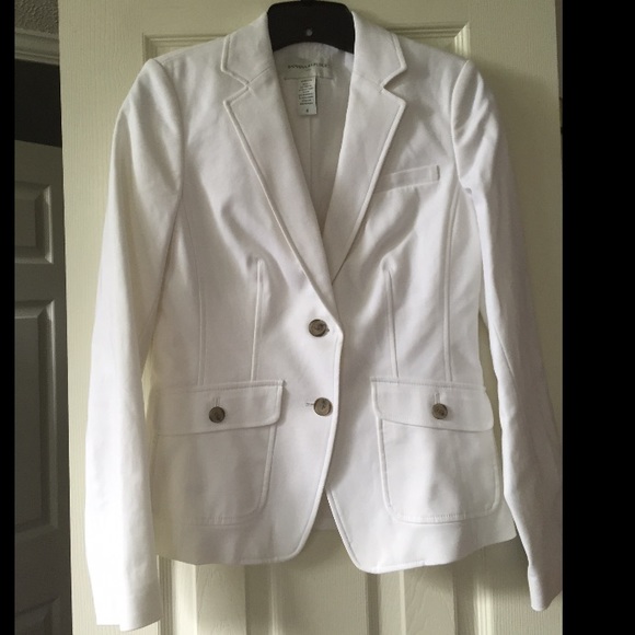 Banana Republic white blazer perfect. Never worn.