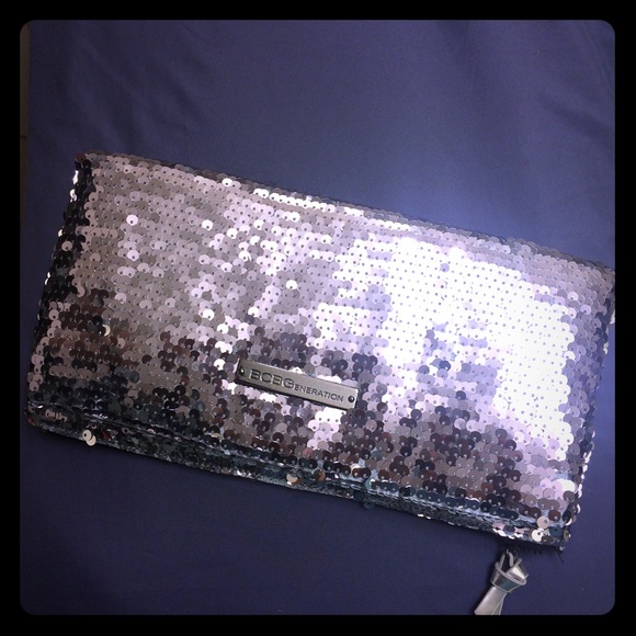 ⚡️FINAL DROP⚡️ BCBGeneration Fold Over Clutch