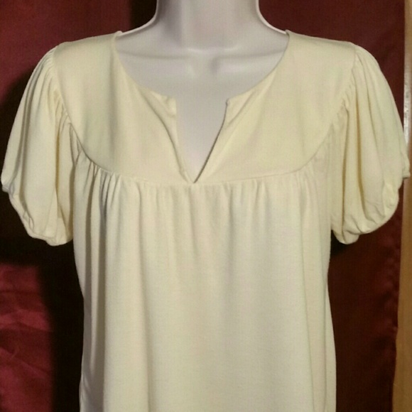Cute pale yellow top
