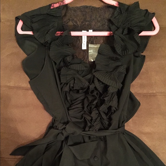 ✔️SOLD✔️Robbi & Nikki Black Lace top