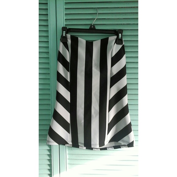 Black and white stripe top