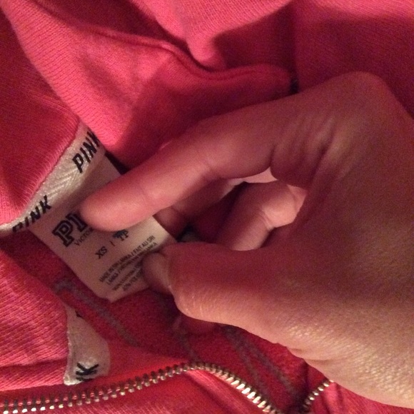 🚫SOLD🚫 Cheetah leopard Pink VS PINK half zip - Picture 4 of 4