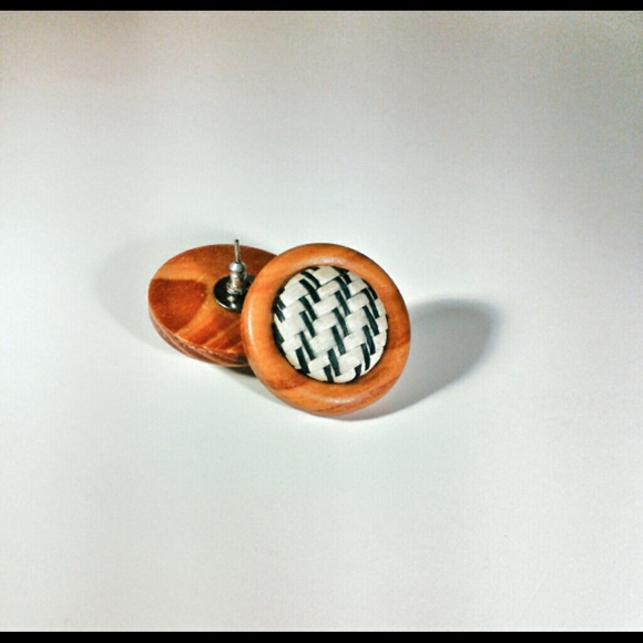 ~BUNDLED~ Rare Vintage Wooden/Rattan Earrings - Picture 2 of 4