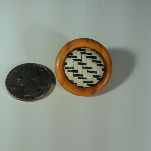 ~BUNDLED~ Rare Vintage Wooden/Rattan Earrings - Picture 3 of 4