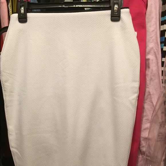 White pencil skirt