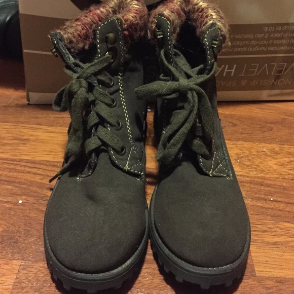 Boots - Picture 3 of 3