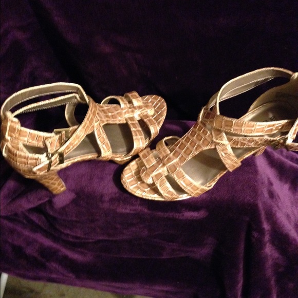 3inch platforms ten w  LB no wear tear