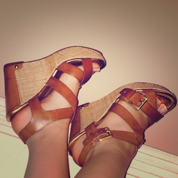 audrey brooke like new wedges!