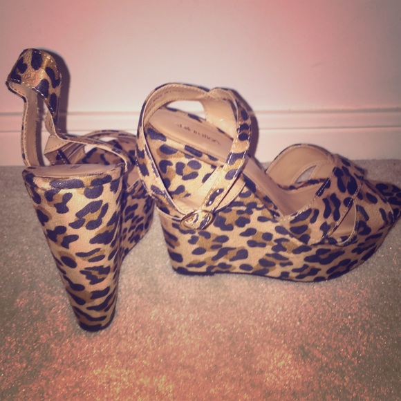 Cute leopard wedges. NWT