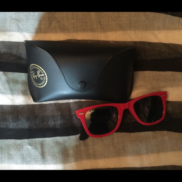 Black Rayban sunglasses case