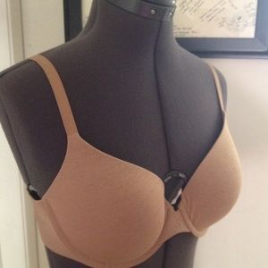 The t-shirt Demi Bra