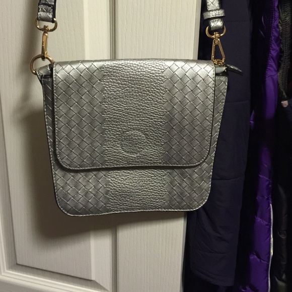 Cute leather cross body purse!
