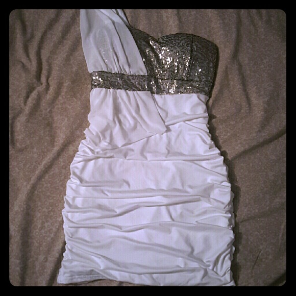 Sequined bodycon sleeveless cocktail dress
