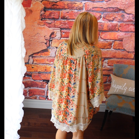 Floral and lace kimono - Picture 2 of 3