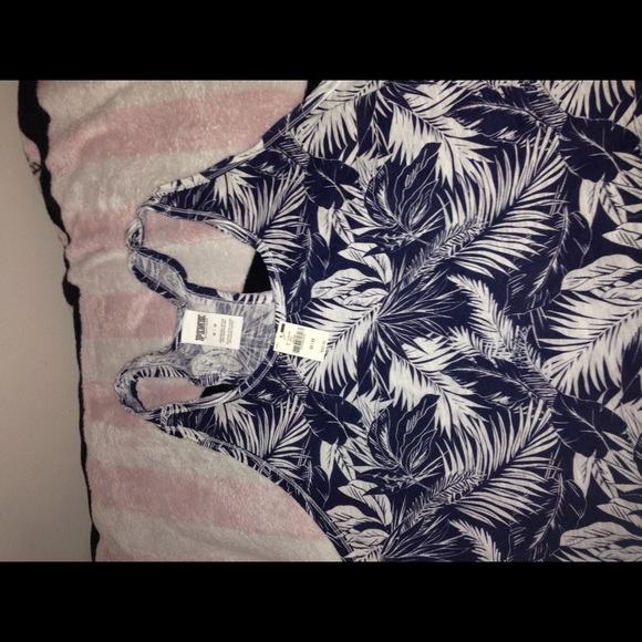 brand new vs tank top - Picture 2 of 3