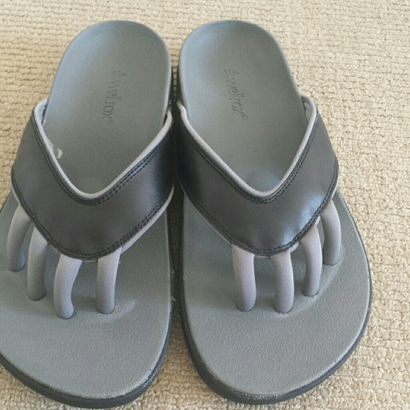 Well Rox size 10 ladies toe separating comfy shoes