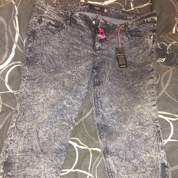 Torrid stilleto ankle zip denim  sz 26