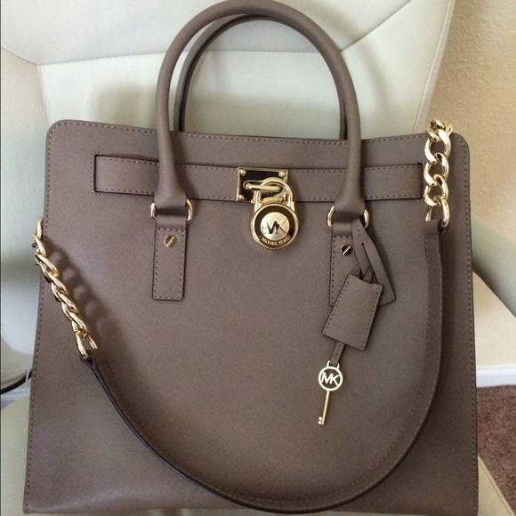 Michael Kors Handbags - Michael Kors Hamilton tote