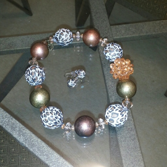 Sold💥  NECKLACE & EARRINGS - Picture 1 of 2