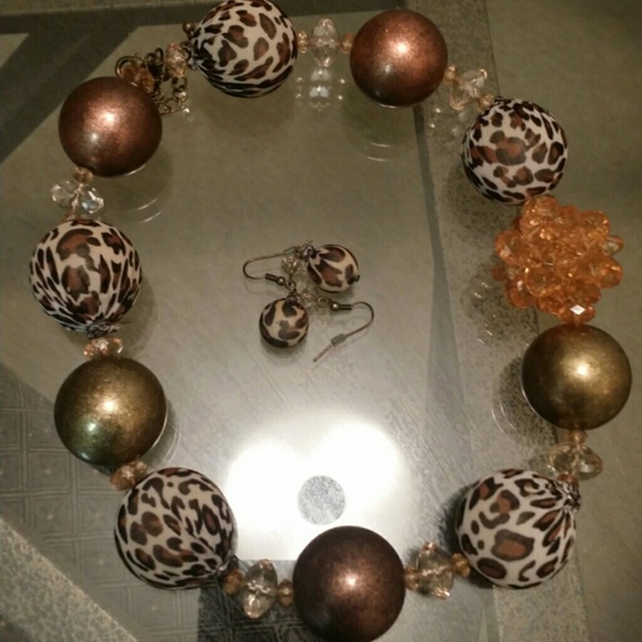 Sold💥  NECKLACE & EARRINGS - Picture 2 of 2