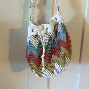 Beautiful summer purse, barely used! Adjustable