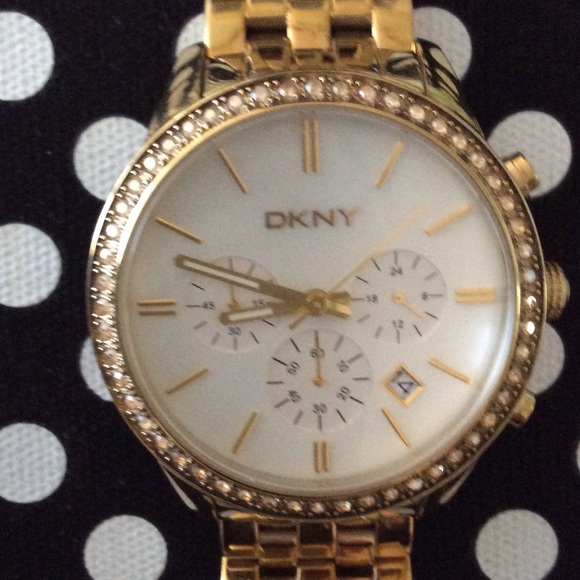 DKNY Jewelry - 💕SALE💕DKNY gold link bracelet, pearly white face DKNY Jewelry - 💕SALE💕DKNY gold link bracelet, pearly white face