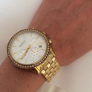 DKNY Jewelry - 💕SALE💕DKNY gold link bracelet, pearly white face DKNY Jewelry - 💕SALE💕DKNY gold link bracelet, pearly white face