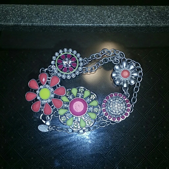 NEW LISTING?? LIA SOPHIA STATEMENT NECKLACE