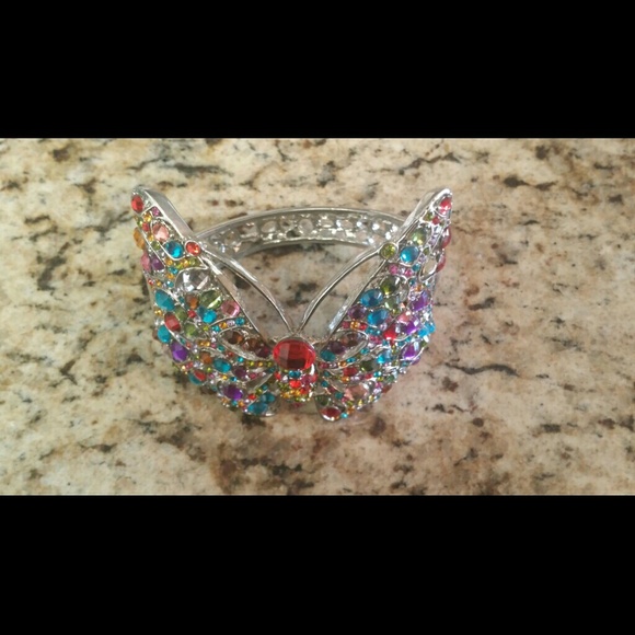 Sold 👑 BUTTERFLY RHINESTONE BANGLE - Picture 2 of 2
