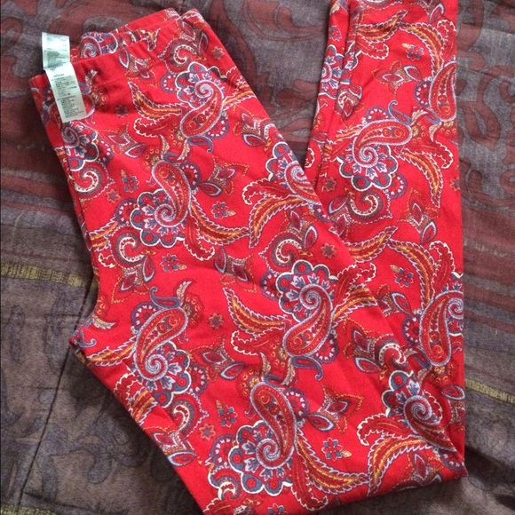 ⭐️Bundle⭐️ Forever 21 Paisley leggings & moon tee