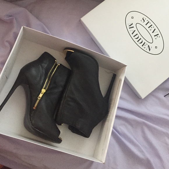 100% authentic Steve Madden heels, never worn.
