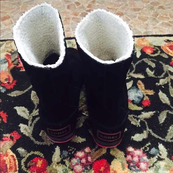 Sorel boots. Worn once then bag to my uggs.