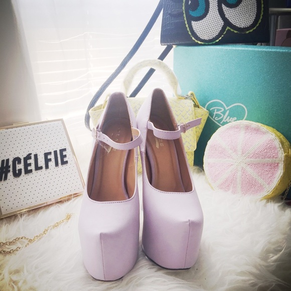 Shoes - Pastel lilac pumps