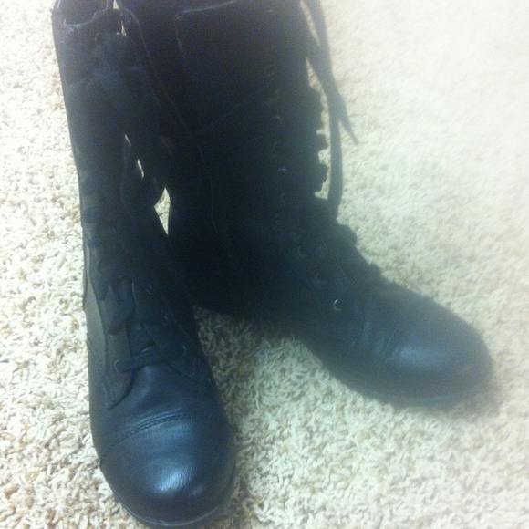 Combat boots