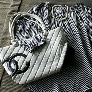 Quilted shoulder bag