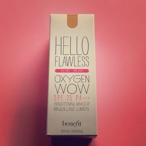 Benefit "Hello Flawless" Brightening Makeup