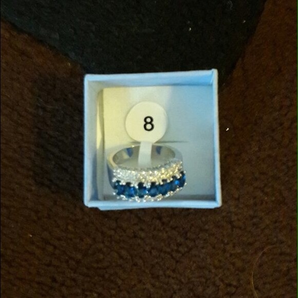 Saphire ring in sterling silver size 8