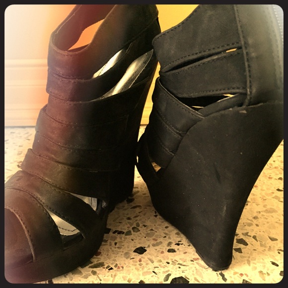 Black Wedges