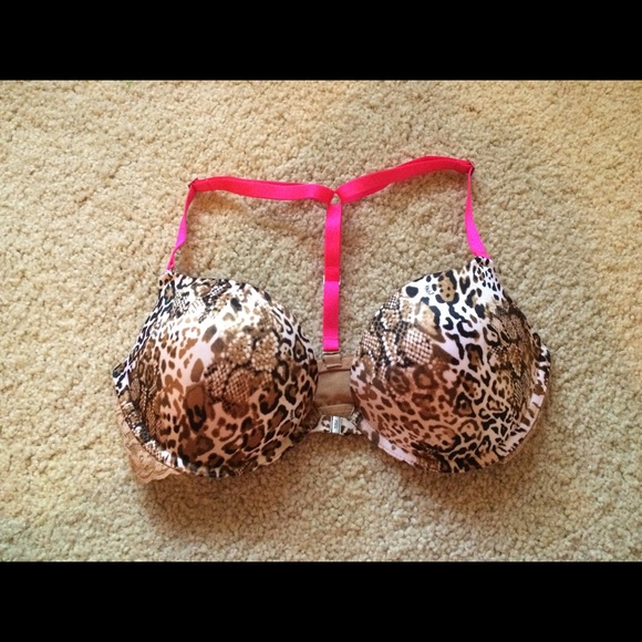 NWOT VS Pink convertible bra